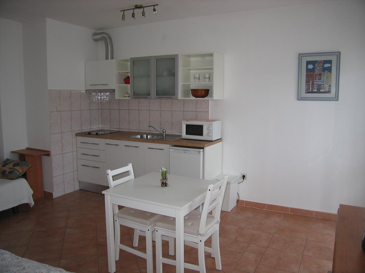 Studio Max With Parking Rovinj Exterior photo